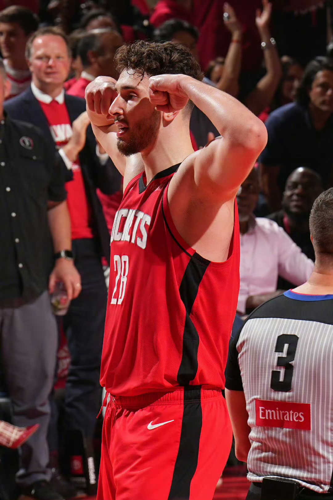 爱游戏体育关于休斯敦火箭迎社区盾关键赛，赛前迎来里程碑，底气十足，数据趋势出现新变化的信息