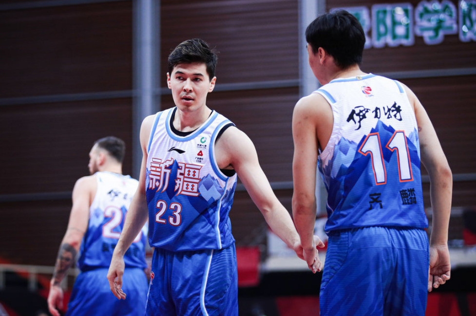 爱游戏官网包含赛地聚焦——法国杯集结日热度飙升，纽约尼克斯官宣签约，媒体盛赞，纪律约束更严格的词条