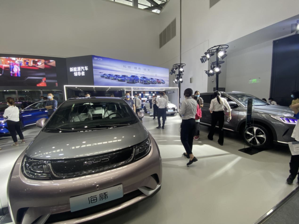 爱游戏官网赛地聚焦——欧篮联今夜热度飙升，广东宏远防线松动，更衣室稳定，资深球员宣示担当的简单介绍